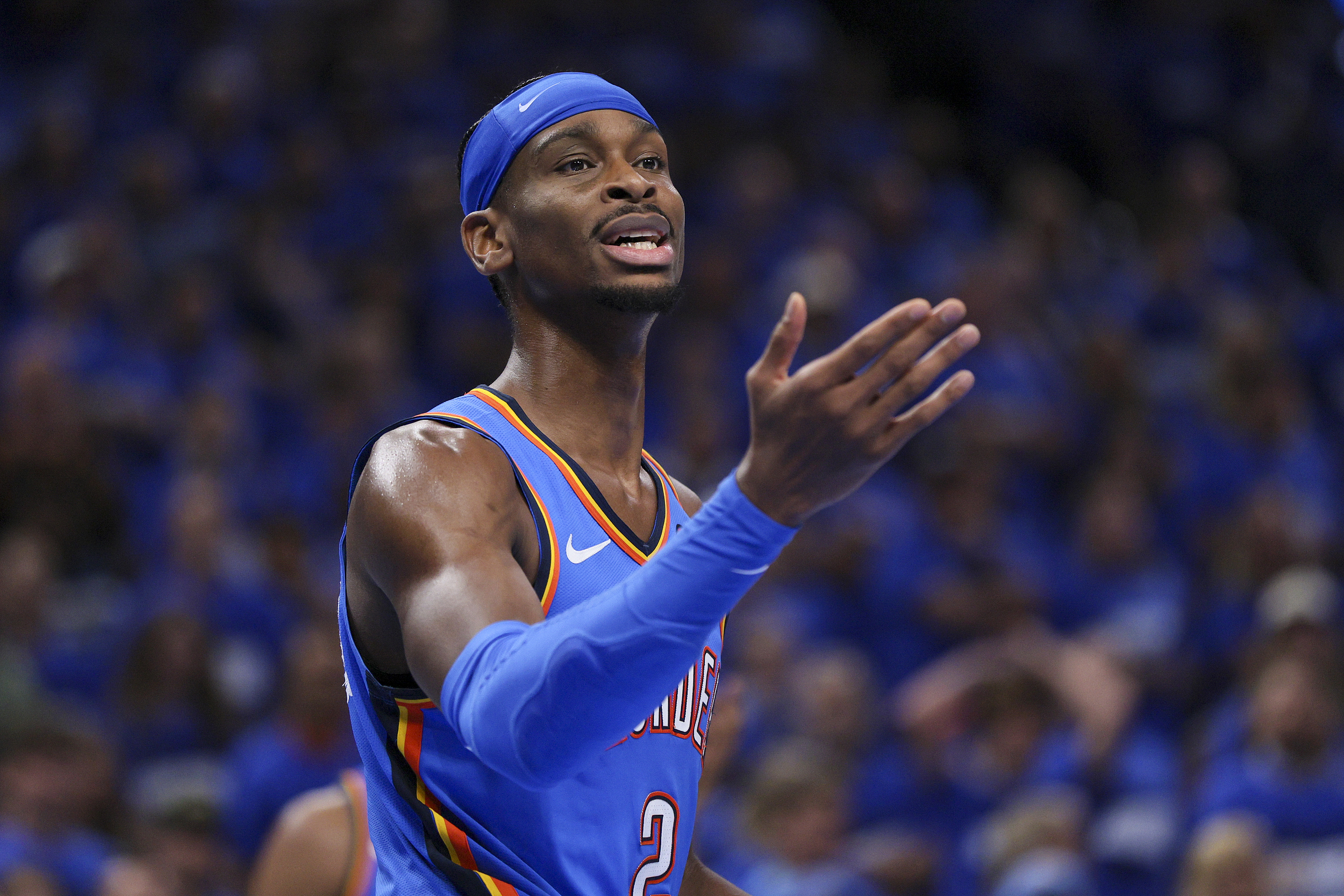 🤙SGA成为历史上第3位连续7场主场季后赛获得30+得分和4+助攻的球员