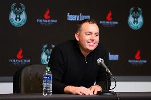 给我严查！米西奇放弃610万 助雄鹿挖特纳+白菜价回收自家人